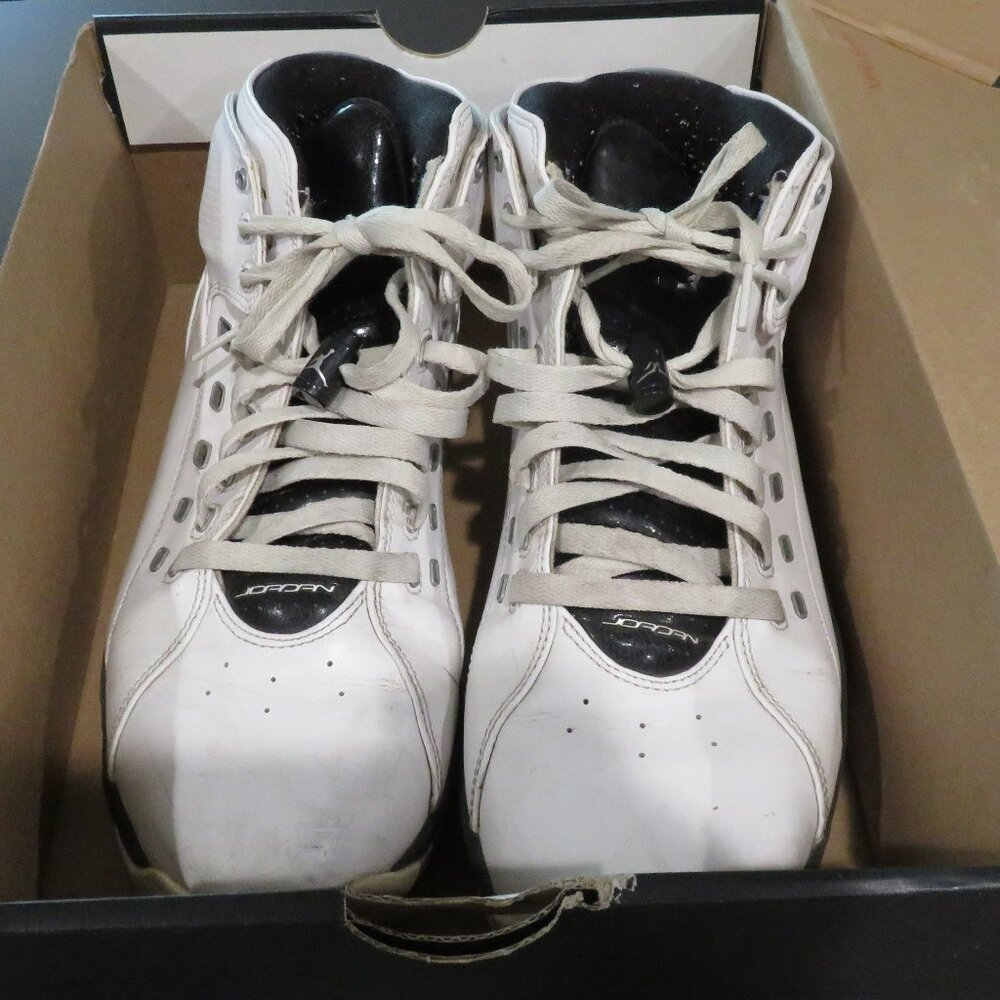 Pair Vintage Air Jordan 2002 Old School Jordans w/Box & Lace Clip 11